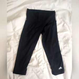 Mid-rise Adidas capri leggings (s)